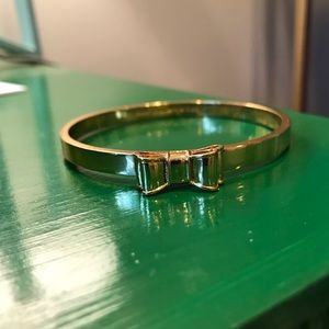 NWOT Kate Spade bow bangle. Gold.